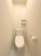 物件内観写真5　(温水洗浄便座。)