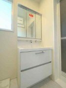 物件内観写真6　(嬉しい独立洗面台付き。)