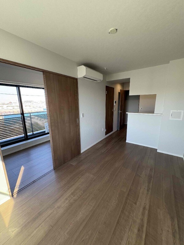 物件内観写真2　(9.1帖のきれいなLDK。)