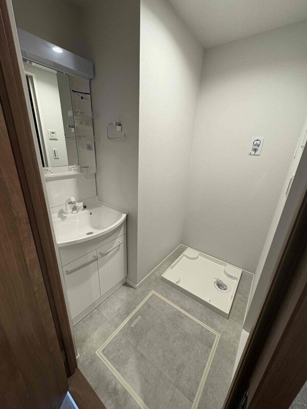 物件内観写真6　(嬉しい独立洗面台付き。)