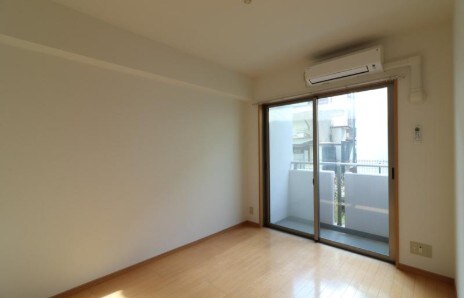 物件内観写真8　(きれいなフローリング。)