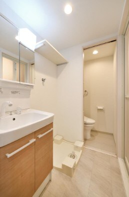 物件内観写真6　(嬉しい独立洗面台付き。)