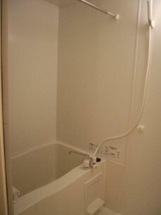 物件内観写真5　(追い焚き機能付きバス。)