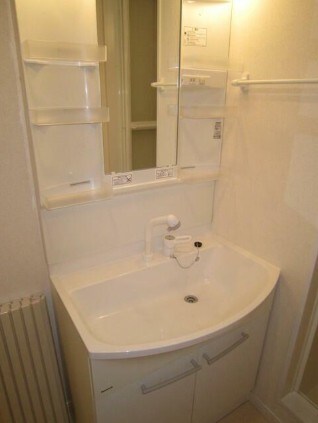 物件内観写真6　(嬉しい独立洗面台付き。)