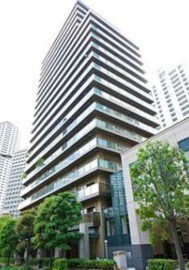 物件外観写真1　(鉄骨鉄筋コンクリート造のがっちりとした建物。)