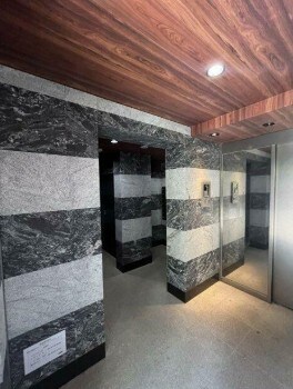 物件内観写真2　(オートロックで防犯面も安心です。)