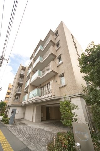 物件外観写真1　(鉄筋コンクリート造のがっちりとした建物。)