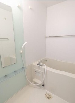 物件内観写真4　(浴室乾燥機付きバス。)