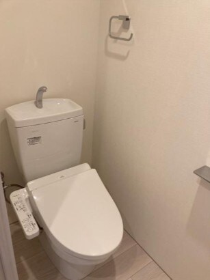 物件内観写真5　(温水洗浄便座。)