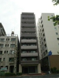 物件外観写真1　(鉄筋コンクリート造のがっちりとした建物。)