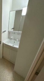 物件内観写真7　(嬉しい独立洗面台付き。)