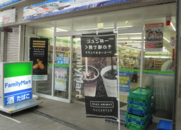 周辺環境(ファミリーマート 高円寺駅西店 149m)