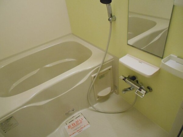 浴室(バストイレ別、浴室乾燥機、追い焚き機能付き)