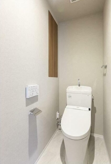 物件内観写真6　(温水洗浄便座。)