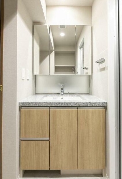 物件内観写真7　(嬉しい独立洗面台付き。)