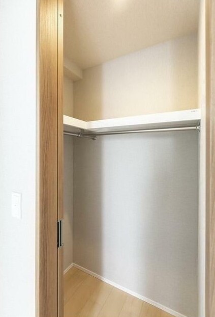 物件内観写真9　(ウォークインクローゼット。)