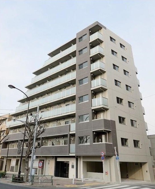 物件外観写真1　(鉄筋コンクリート造のがっちりとした建物。)