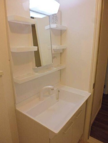 物件内観写真6　(嬉しい独立洗面台付き。)