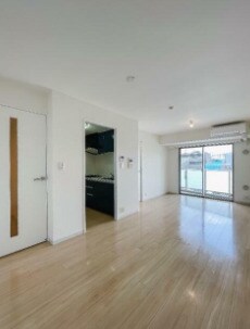 物件内観写真4　(明るい洋室！)