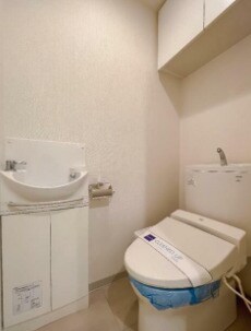 物件内観写真7　(温水洗浄便座。)