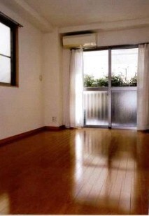 物件内観写真3　(7.7帖の洋室。)