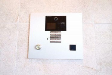 物件内観写真12　(モニター付きオートロックで防犯面も安心です！)