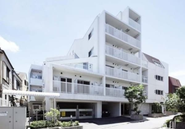 外観(鉄筋コンクリート造のがっちりとした建物。)