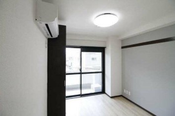 物件内観写真2　(明るい洋室！)