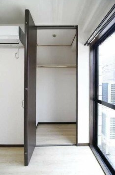 物件内観写真13　(クローゼット完備。)