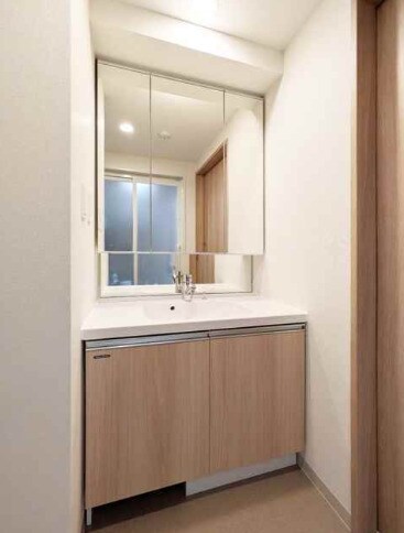 物件内観写真7　(嬉しい独立洗面台付き。)