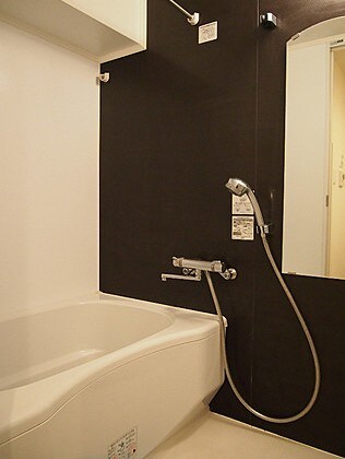 物件内観写真4　(浴室乾燥機付きバス。)