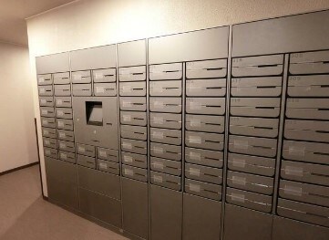 物件内観写真5　(メールボックス完備。)