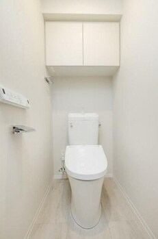 物件内観写真5　(温水洗浄便座。)