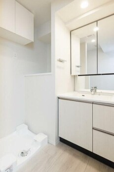 物件内観写真6　(嬉しい独立洗面台付き。)