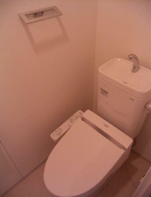 物件内観写真6　(温水洗浄便座。)