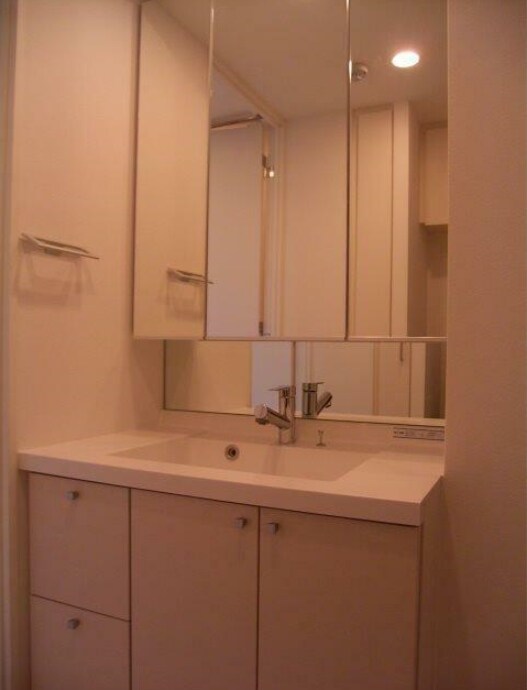 物件内観写真7　(嬉しい独立洗面台付き。)