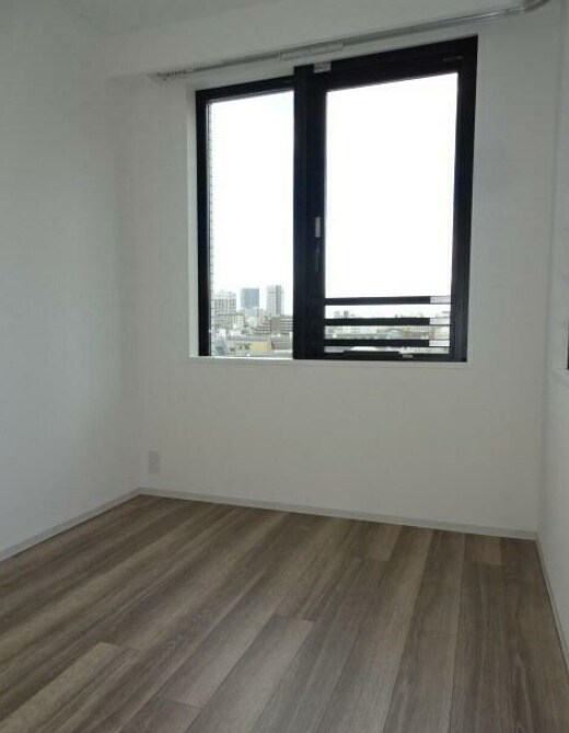 物件内観写真8　(4.8帖の洋室。)