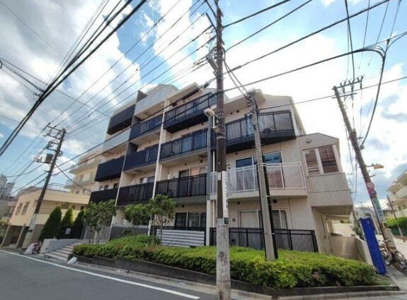 物件外観写真1　(鉄筋コンクリート造のがっちりとした建物。)