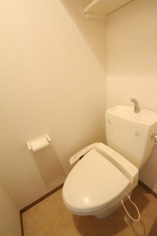 物件内観写真6　(温水洗浄便座。)