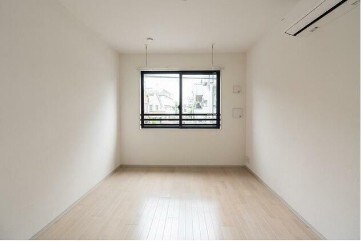 物件内観写真3　(7.2帖のきれいな洋室。)