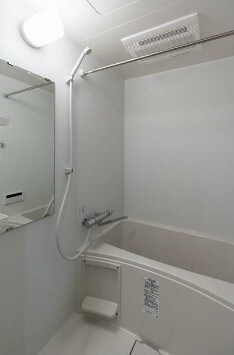 物件内観写真5　(浴室乾燥機付きバス。)