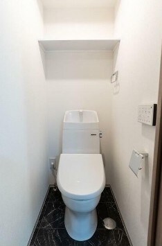 物件内観写真6　(温水洗浄便座。)