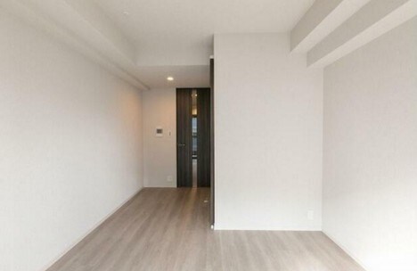 物件内観写真3　(7.1帖のきれいな洋室。)