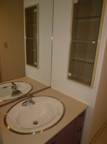 物件内観写真7　(うれしい独立洗面台。)