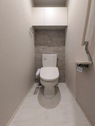 物件内観写真7　(温水洗浄便座。)