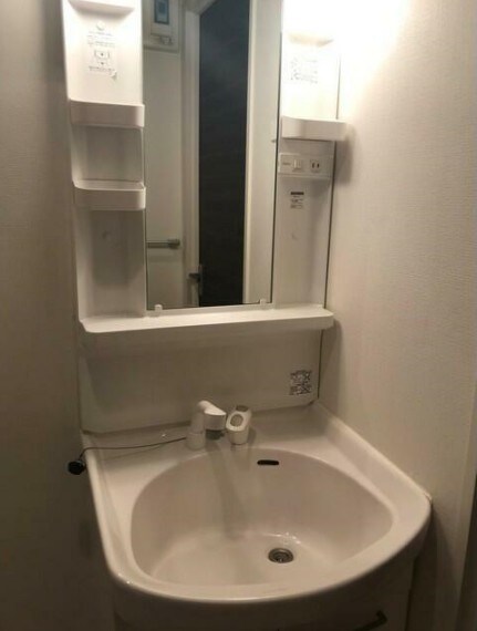 物件内観写真7　(独立洗面台。)