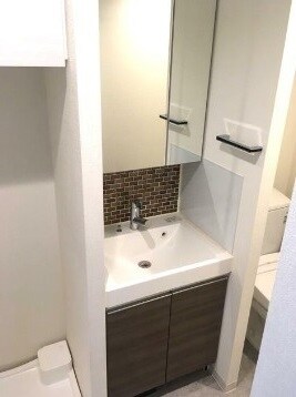 物件内観写真6　(嬉しい独立洗面台付き。)