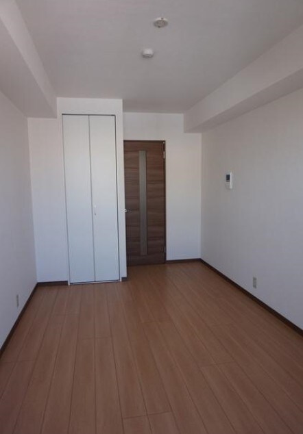 物件内観写真2　(7.5帖の洋室。)