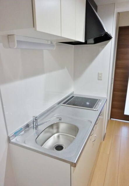 物件内観写真3　(2口コンロのIHキッチン。)