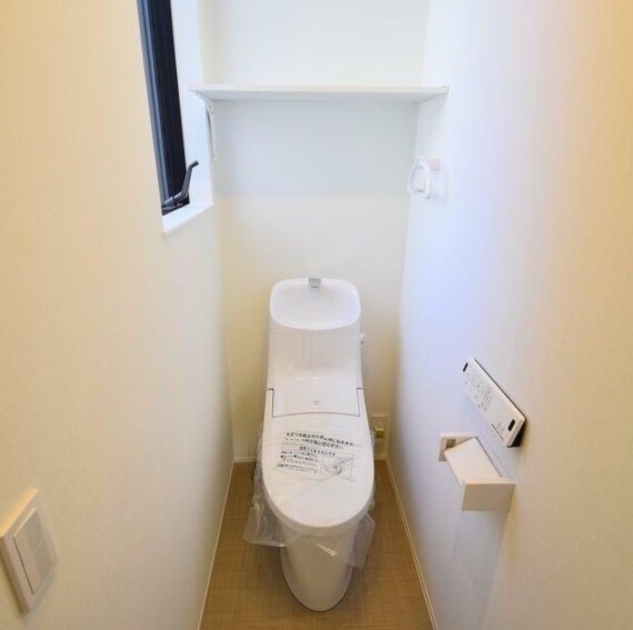 物件内観写真5　(温水洗浄便座。)